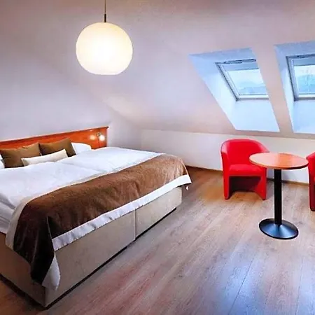 Отель Hotel Besenova